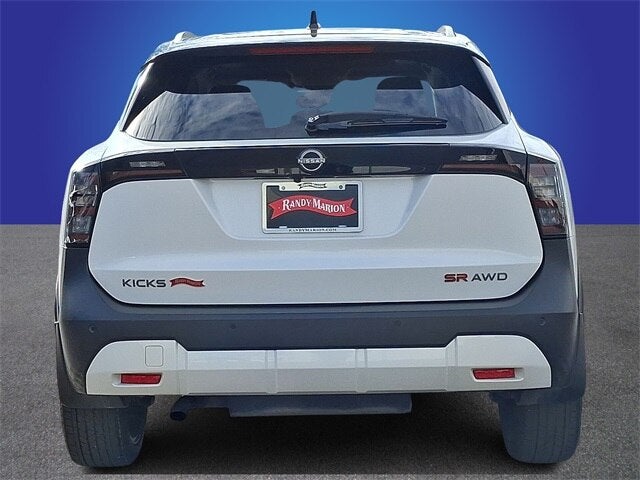 2025 Nissan Kicks SR