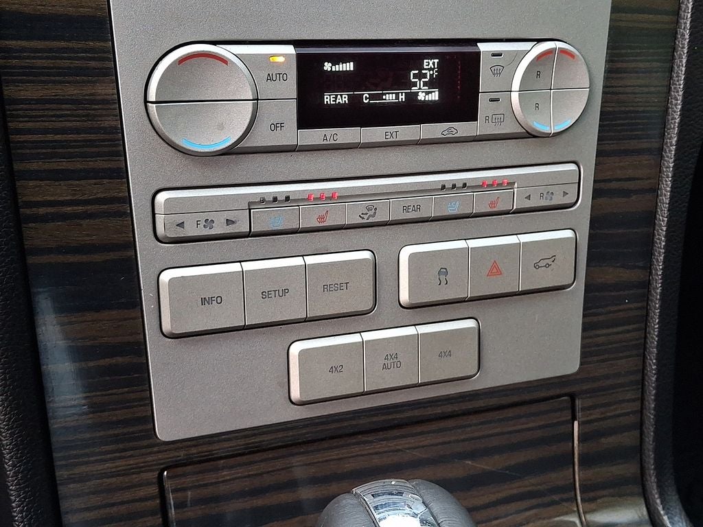 2009 Lincoln Navigator Base