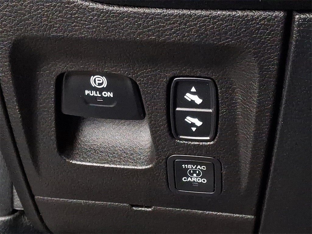 2020 RAM 1500 Big Horn Crew Cab 4x4 5'7' Box