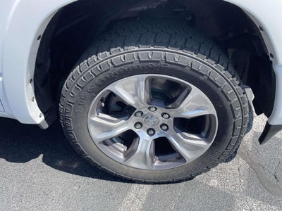 2020 RAM 1500 Laramie Crew Cab 4x4 5'7' Box