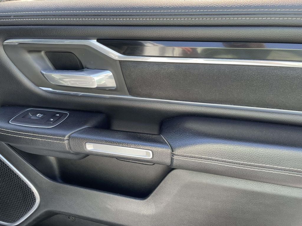2020 RAM 1500 Laramie Crew Cab 4x4 5'7' Box