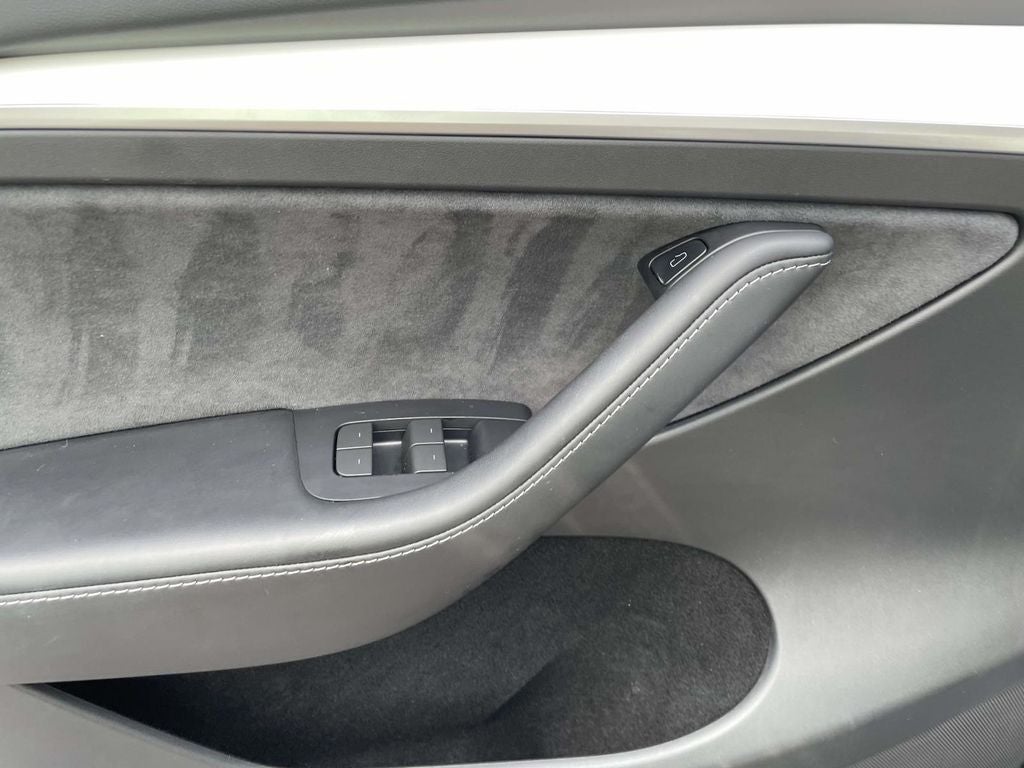 2024 Tesla Model Y Long Range Single Motor Rear-Wheel Drive