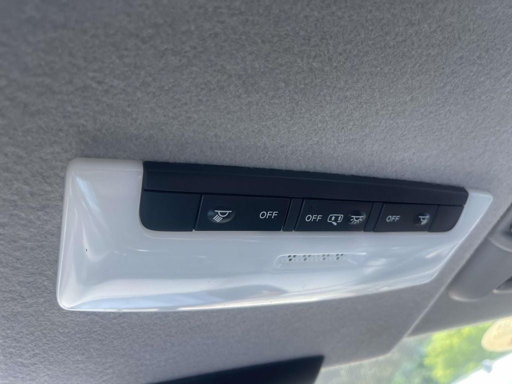 2022 Nissan Kicks SR