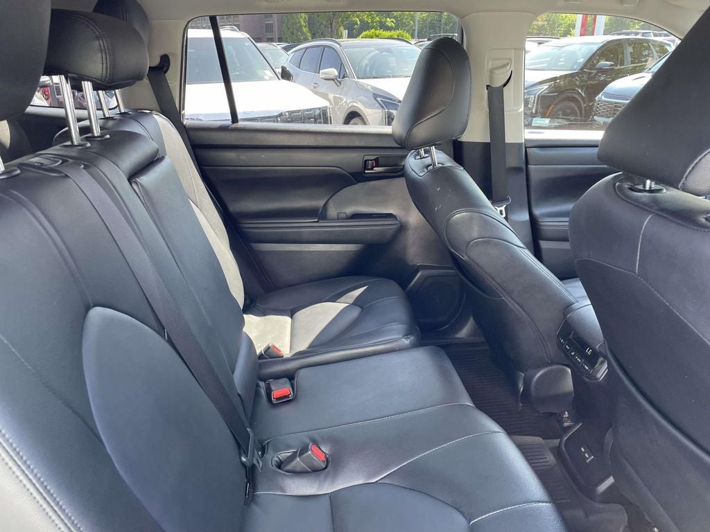 2022 Toyota Highlander L
