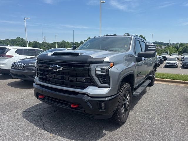 2025 Chevrolet Silverado HD LTZ 4WD Crew Cab Standard Box's photo