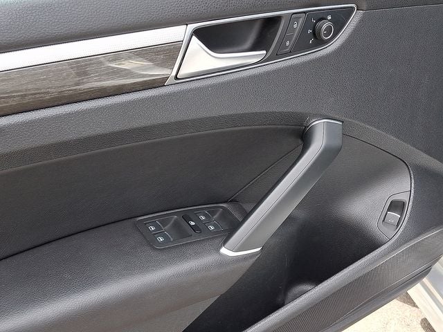 2017 Volkswagen Passat SEL Premium