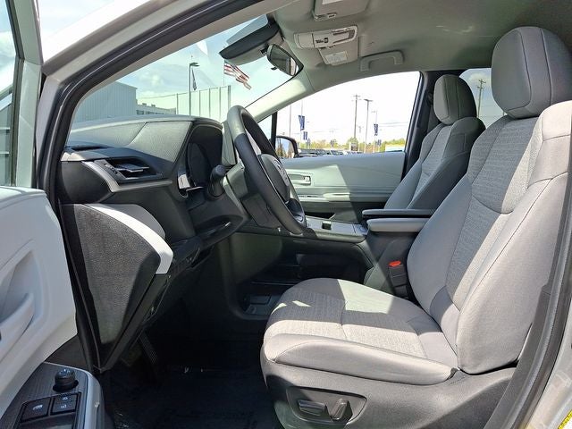 2025 Toyota Sienna LE 8 Passenger