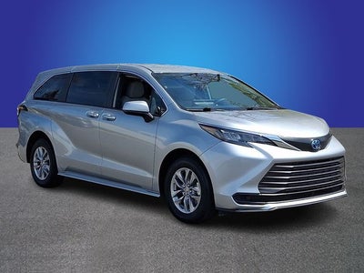 2025 Toyota Sienna LE 8 Passenger