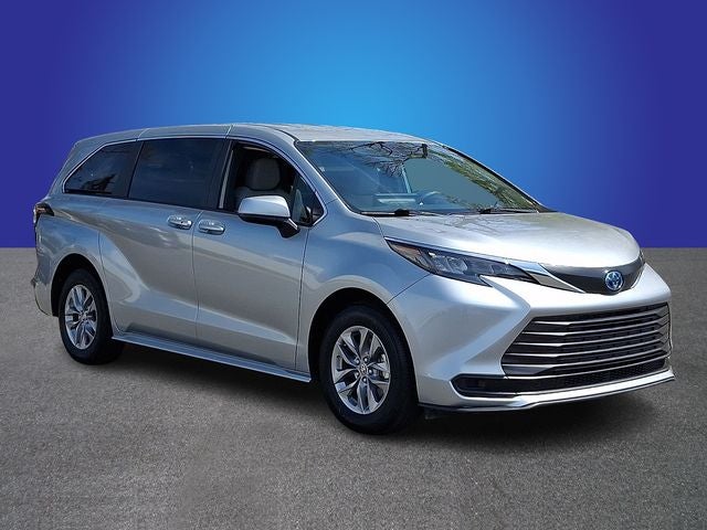 2025 Toyota Sienna LE 8 Passenger