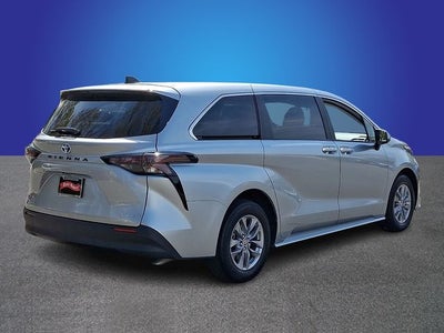 2025 Toyota Sienna LE 8 Passenger