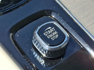 2023 Volvo XC60 B6 Ultimate Dark Theme