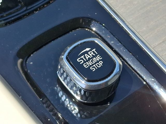 2023 Volvo XC60 B6 Ultimate Dark Theme