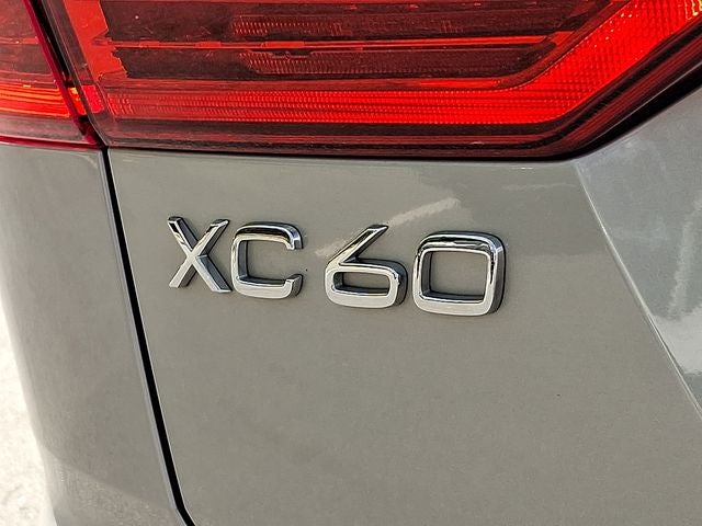 2023 Volvo XC60 B6 Ultimate Dark Theme