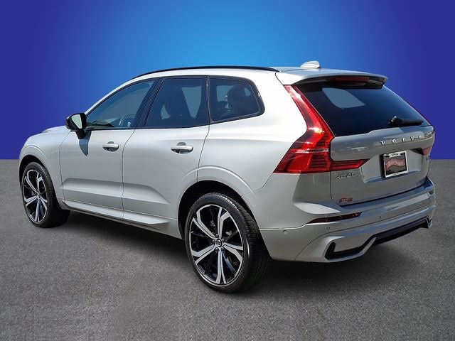 2023 Volvo XC60 B6 Ultimate Dark Theme