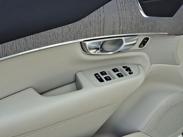 2025 Volvo XC90 Plug-In Hybrid T8 Plus 7 Passenger