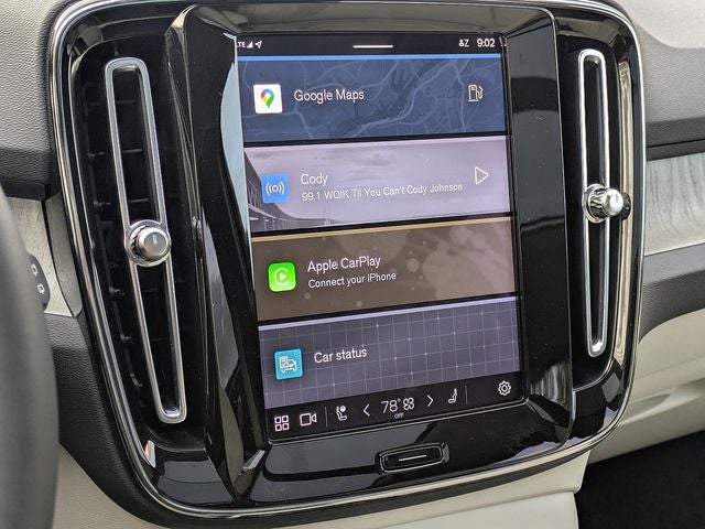 2023 Volvo XC40 B5 Plus Dark Theme