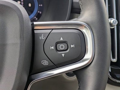 2023 Volvo XC40 B5 Plus Dark Theme