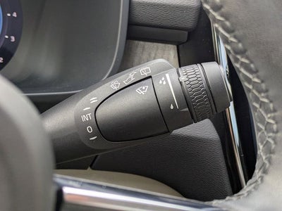 2023 Volvo XC40 B5 Plus Dark Theme