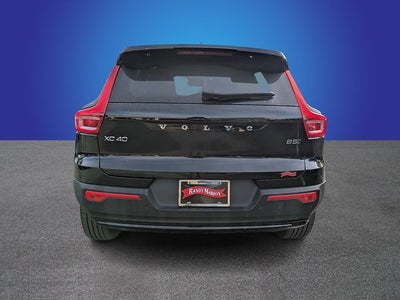 2023 Volvo XC40 B5 Plus Dark Theme