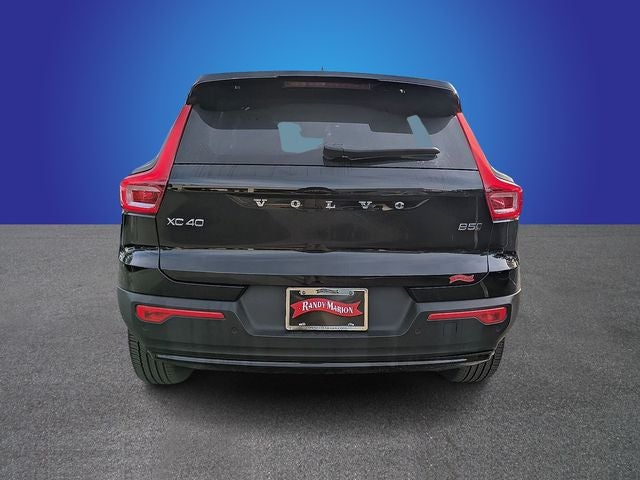 2023 Volvo XC40 B5 Plus Dark Theme