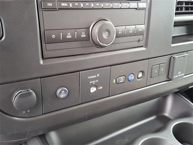 2025 Chevrolet Express Passenger 3500 1LT