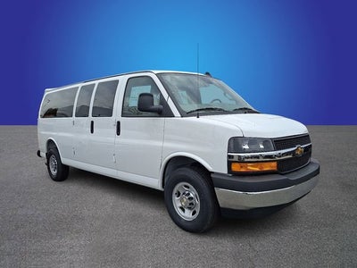 2025 Chevrolet Express Passenger 3500 1LT