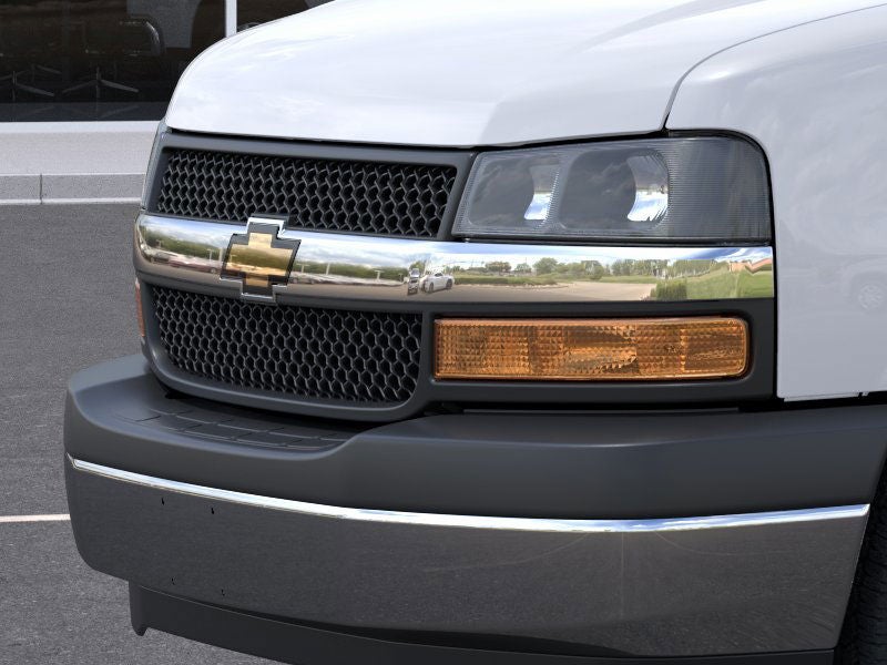 2025 Chevrolet Express Passenger 3500 1LT