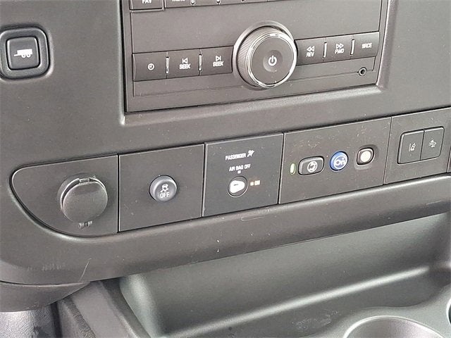 2025 Chevrolet Express Passenger 3500 1LT