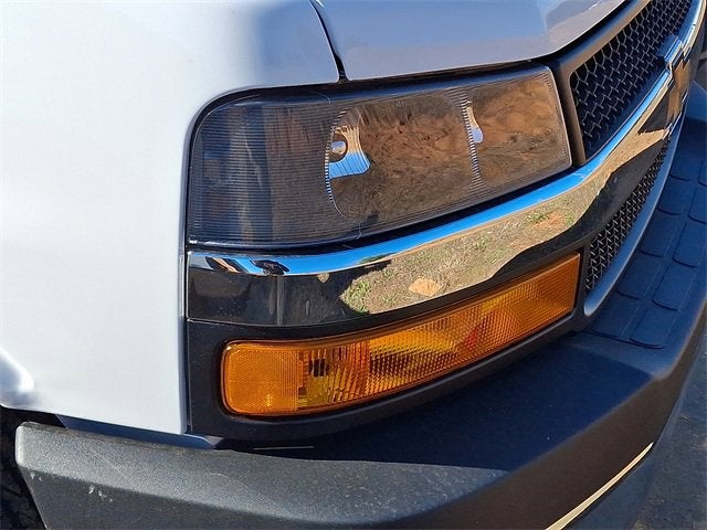 2025 Chevrolet Express Passenger 3500 1LT
