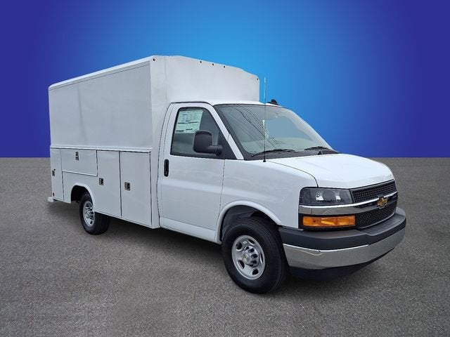 2025 Chevrolet Express Cutaway 3500 1WT
