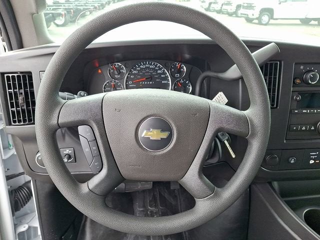 2025 Chevrolet Express Cutaway 3500 1WT