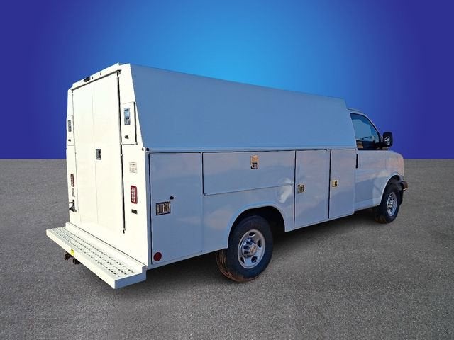2025 Chevrolet Express Cutaway 3500 1WT