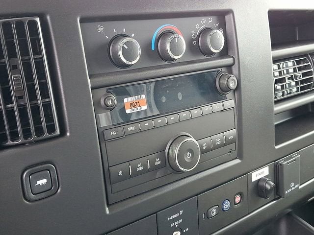 2025 Chevrolet Express Cutaway 3500 1WT