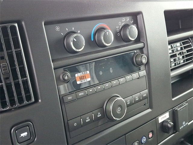 2025 Chevrolet Express Cutaway 3500 1WT