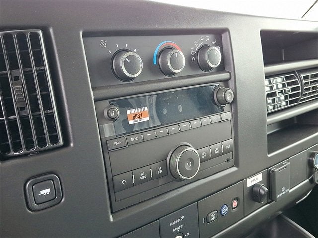 2025 Chevrolet Express Cutaway 3500 1WT