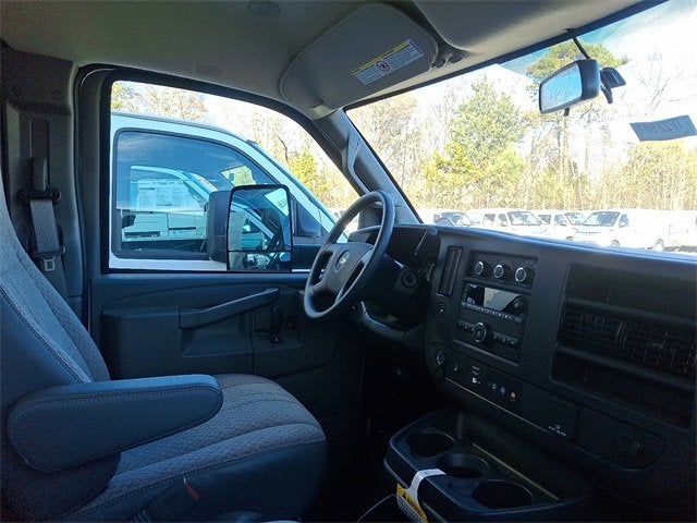 2024 Chevrolet Express Cutaway 3500 1WT