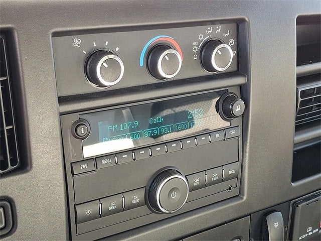 2025 Chevrolet Express Cutaway 3500 1WT