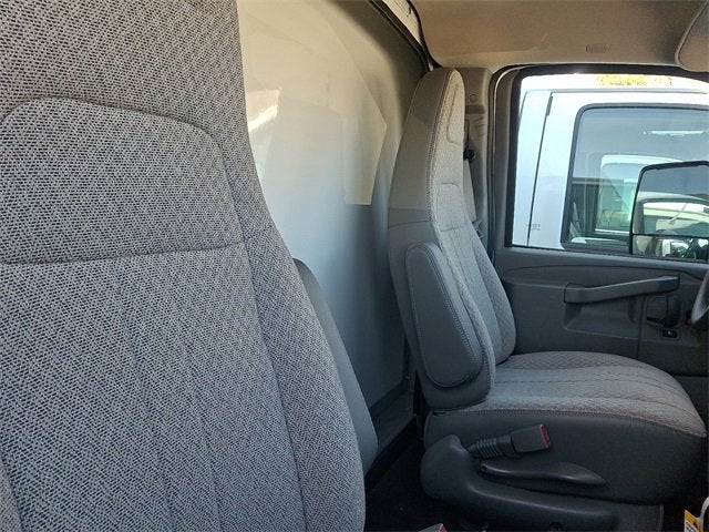 2024 Chevrolet Express Cutaway 3500 1WT