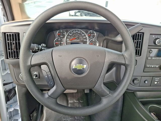 2025 Chevrolet Express Cutaway 3500 1WT