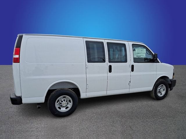 2025 Chevrolet Express Cargo WT