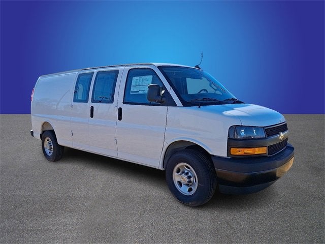2025 Chevrolet Express Cargo 3500 WT