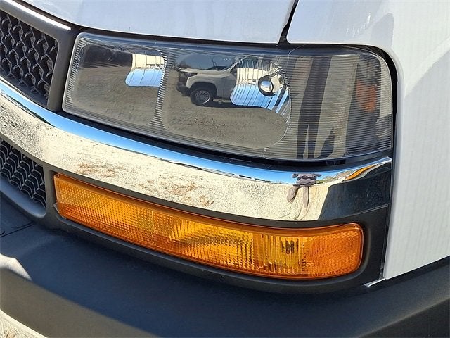 2024 Chevrolet Express Cutaway 3500 1WT