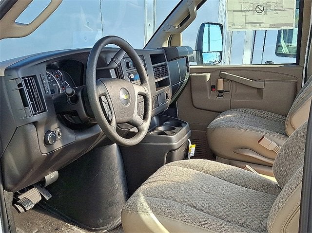 2025 Chevrolet Express Cutaway 3500 1WT