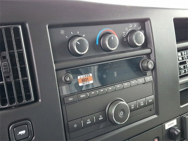 2026 Chevrolet Express Cutaway 3500 1WT