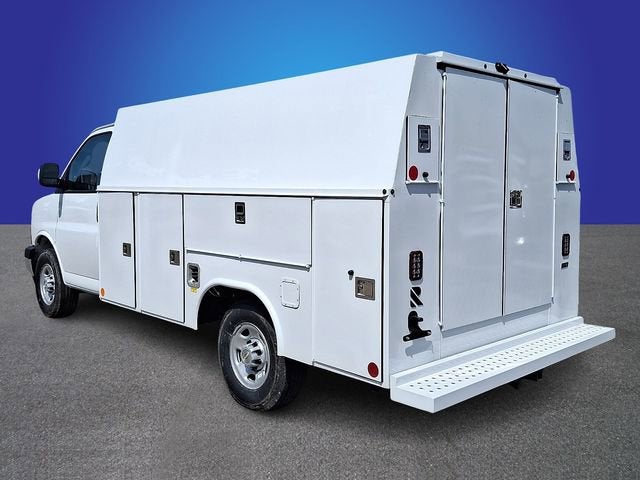 2026 Chevrolet Express Cutaway 3500 1WT