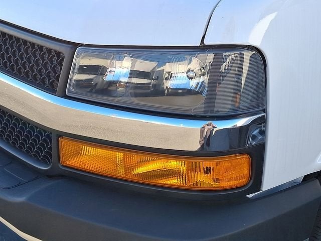 2024 Chevrolet Express Cutaway 3500 1WT