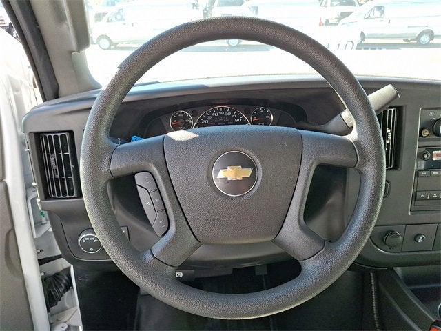 2025 Chevrolet Express Cutaway 3500 1WT