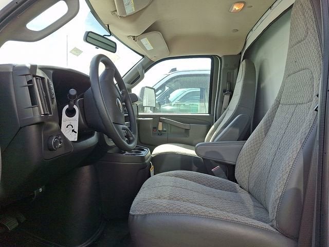 2024 Chevrolet Express Cutaway 3500 1WT