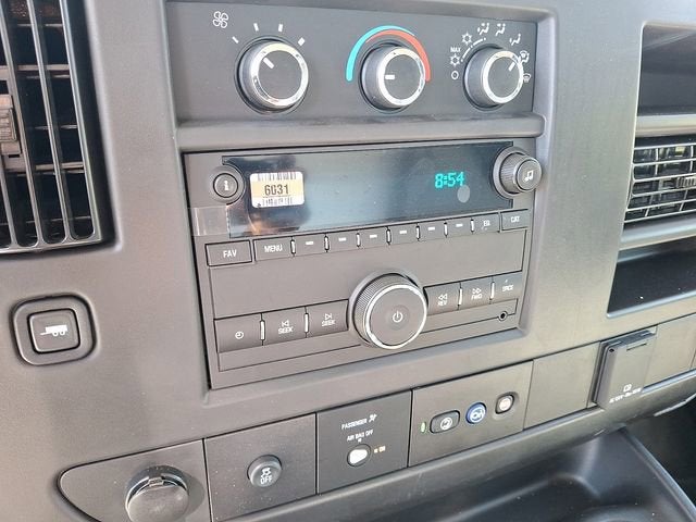 2025 Chevrolet Express Cutaway 3500 1WT