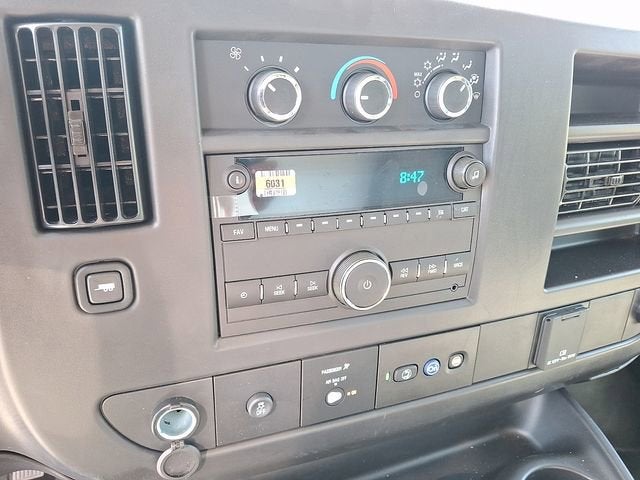 2025 Chevrolet Express Cutaway 3500 1WT